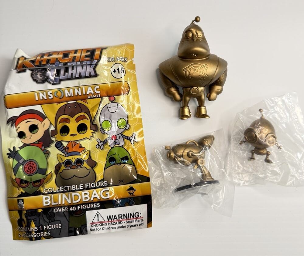 RARE GOLD 3" Captain Qwark Ratchet & Clank Blind Bag Insomniac + Accessories